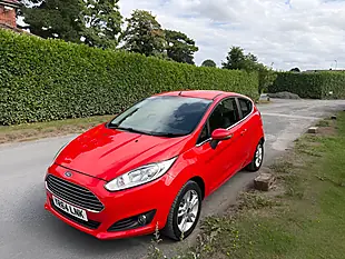 Used 2014 Ford Fiesta Zetec Race Red - Interior and Exterior details 8
