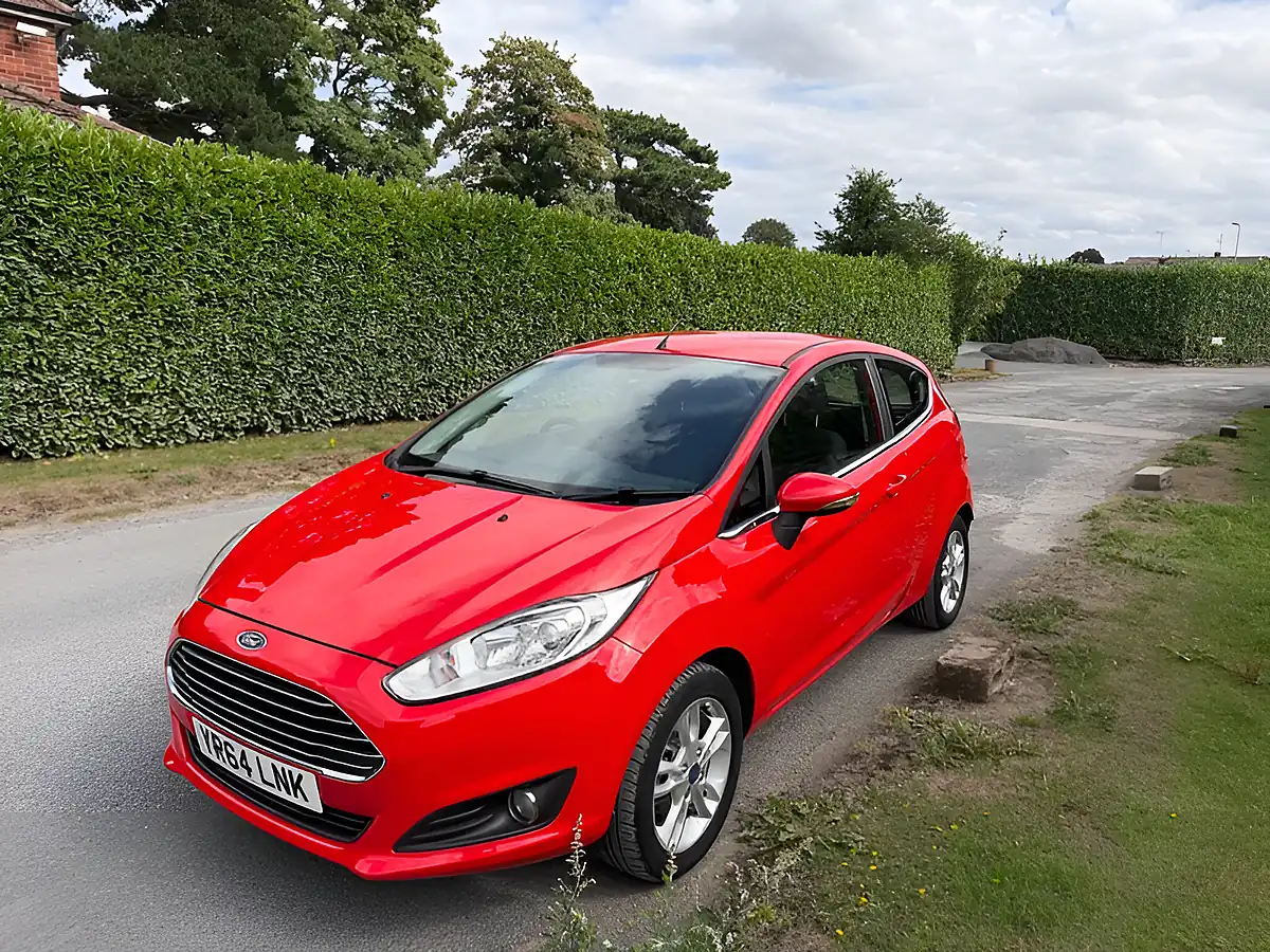 Used 2014 Ford Fiesta Zetec Race Red - Interior and Exterior details 8