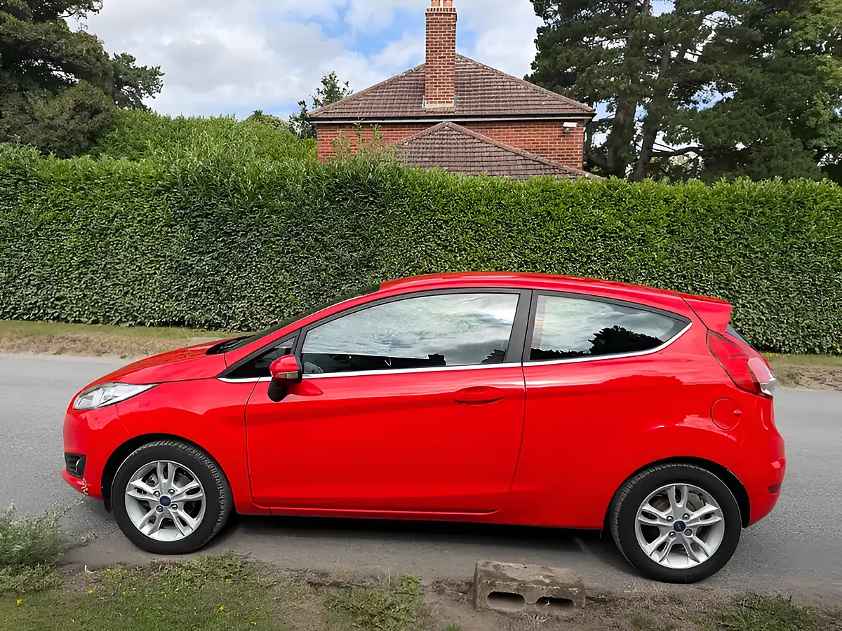 Used 2014 Ford Fiesta Zetec Race Red - Interior and Exterior details 9