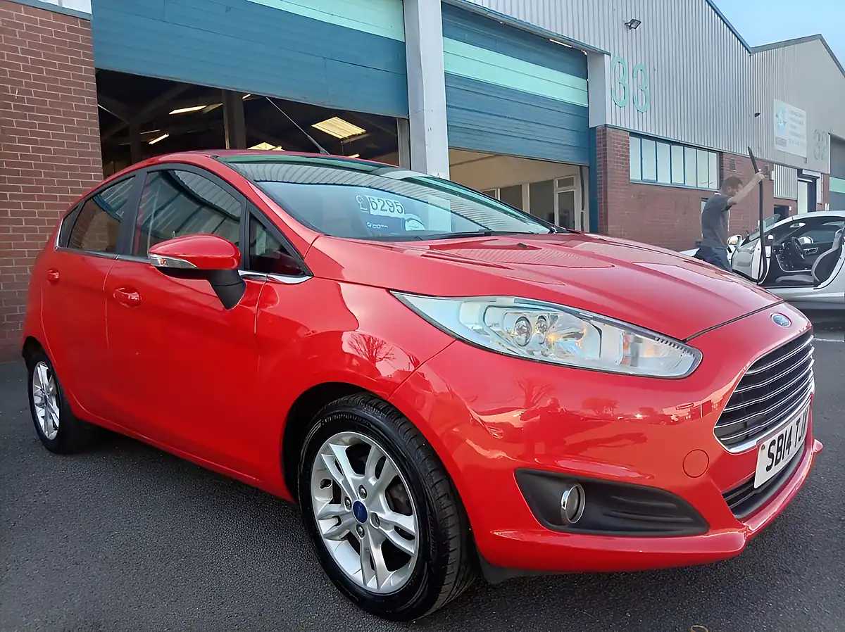 Used 2014 Ford Fiesta Zetec Red - Front View