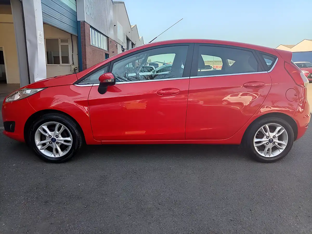 Used 2014 Ford Fiesta Zetec Red - Interior and Exterior details 5