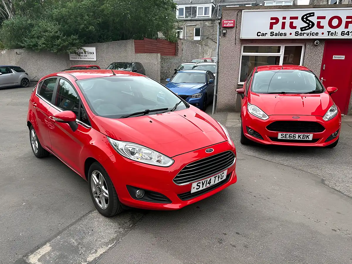 Used 2014 Ford Fiesta Zetec Red - Front View