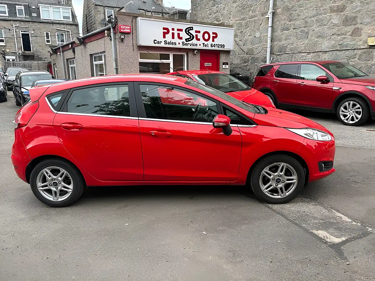 Used 2014 Ford Fiesta Zetec Red - Interior and Exterior details 5
