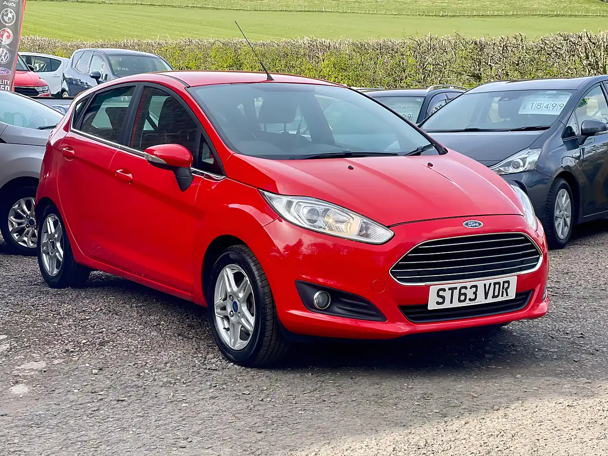 Used 2014 Ford Fiesta Zetec Red - Front View