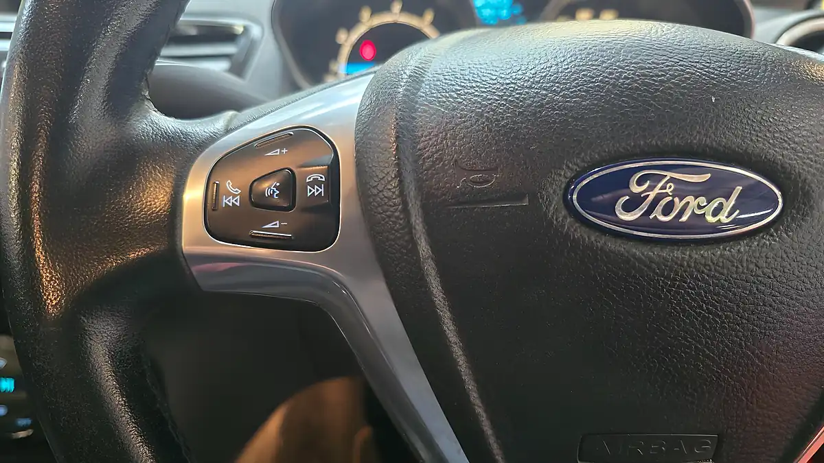 Used 2014 Ford Fiesta Zetec Red - Interior and Exterior details 8