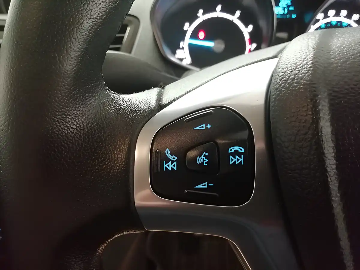 Used 2014 Ford Fiesta Zetec Red - Interior and Exterior details 8
