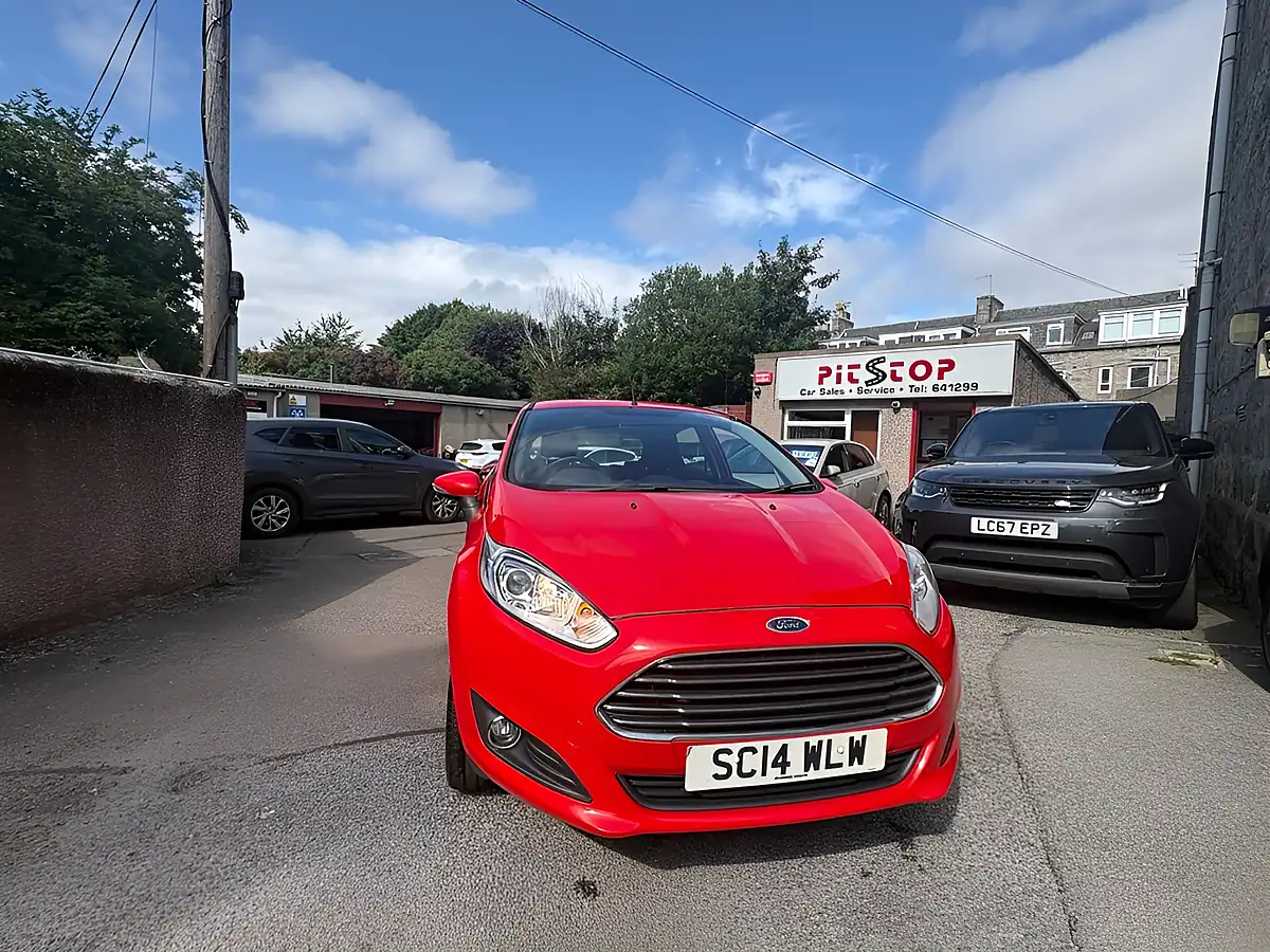 Used 2014 Ford Fiesta Zetec Red - Interior and Exterior details 17
