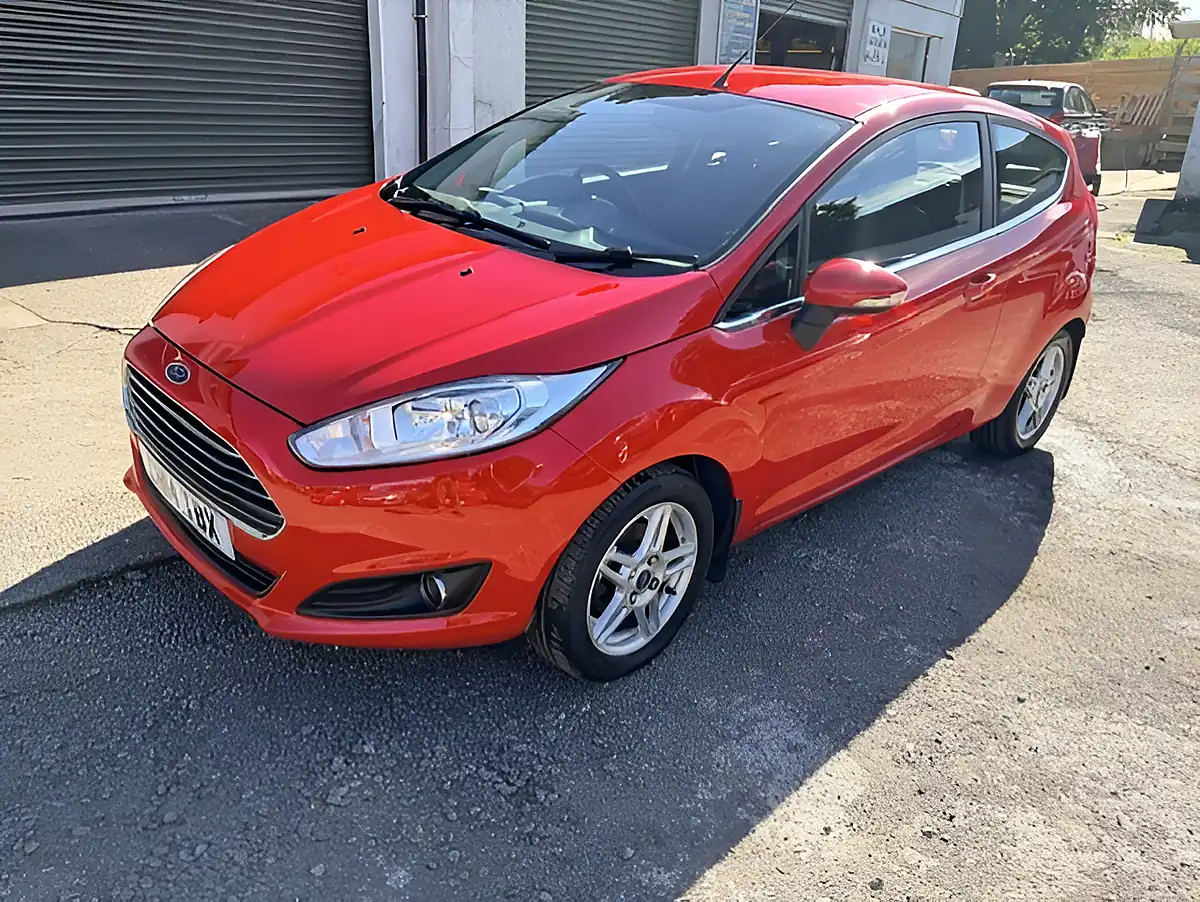 Used 2014 Ford Fiesta Zetec Red - Front View