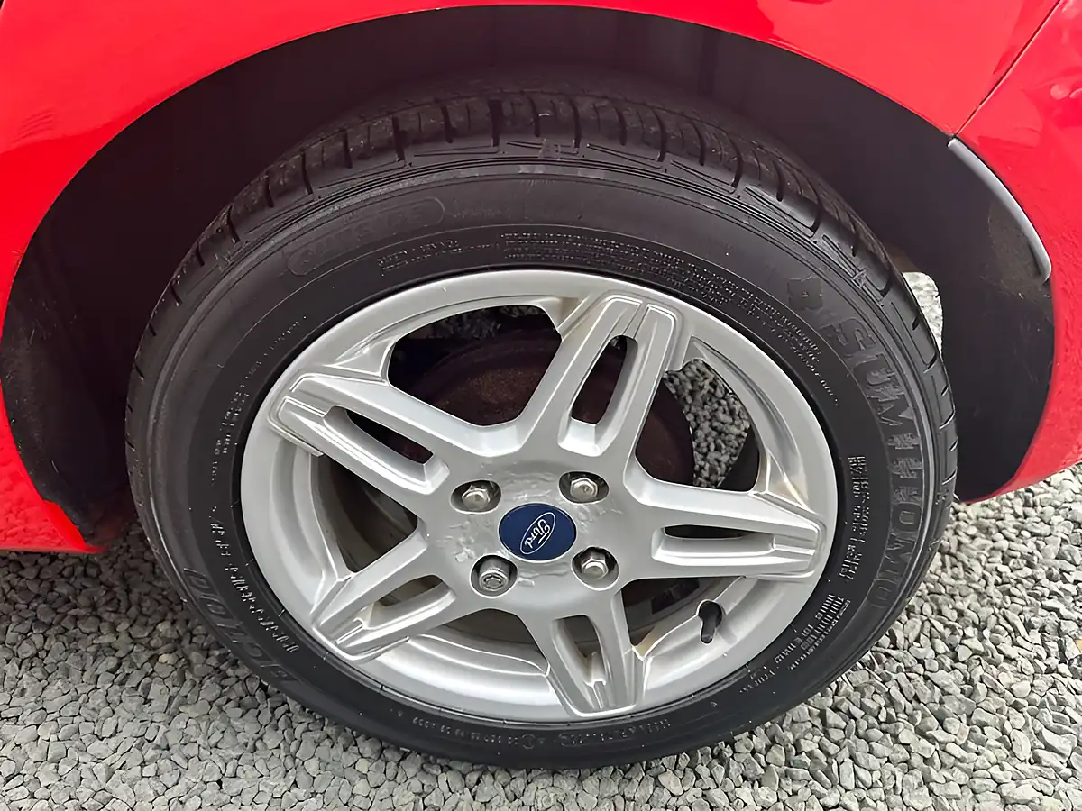 Used 2014 Ford Fiesta Zetec Red - Interior and Exterior details 11