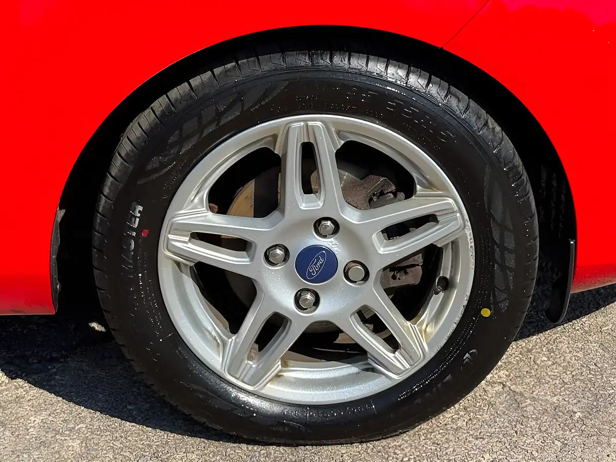 Used 2014 Ford Fiesta Zetec Red - Interior and Exterior details 9