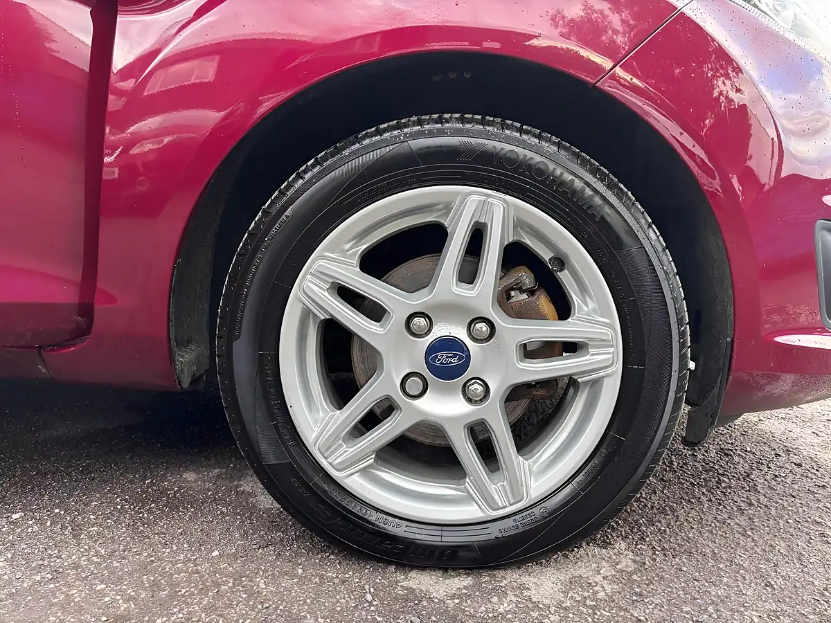 Used 2014 Ford Fiesta Zetec Red - Interior and Exterior details 20