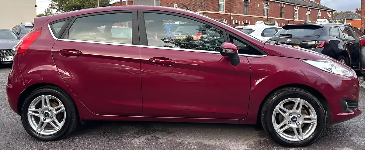 Used 2014 Ford Fiesta Zetec Red - Interior and Exterior details 9