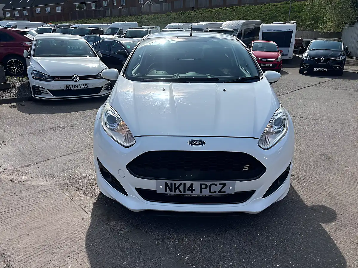 Used 2014 Ford Fiesta Zetec S White - Interior and Exterior details 4