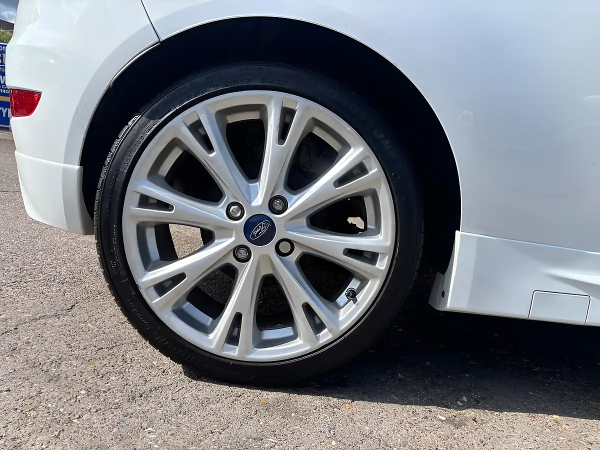 Used 2014 Ford Fiesta Zetec S White - Interior and Exterior details 8