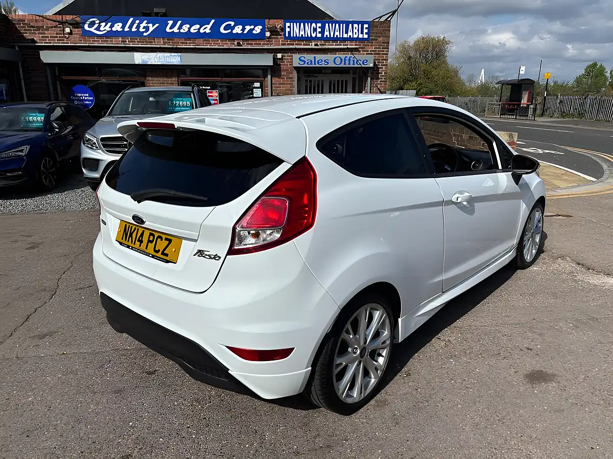 Used 2014 Ford Fiesta Zetec S White - Interior and Exterior details 9