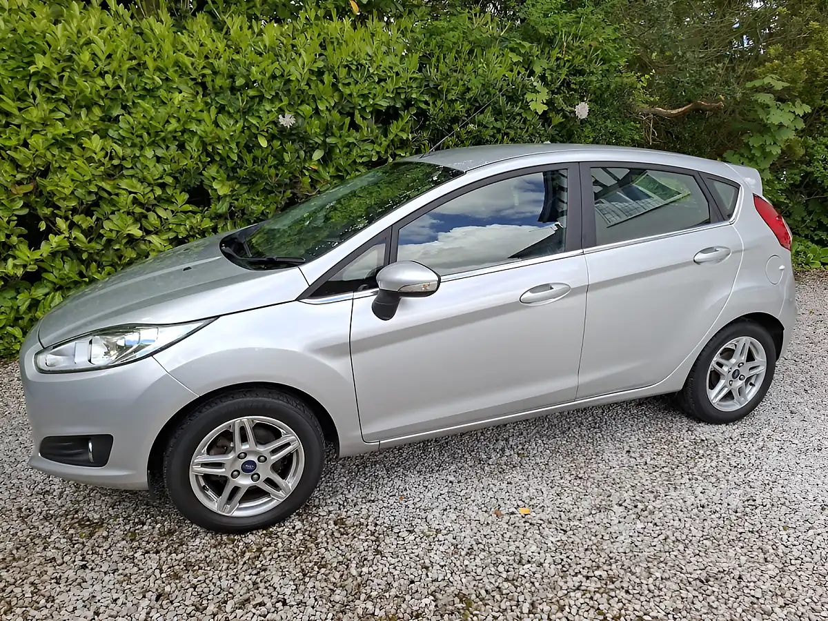 Used 2014 Ford Fiesta Zetec Silver - Front View