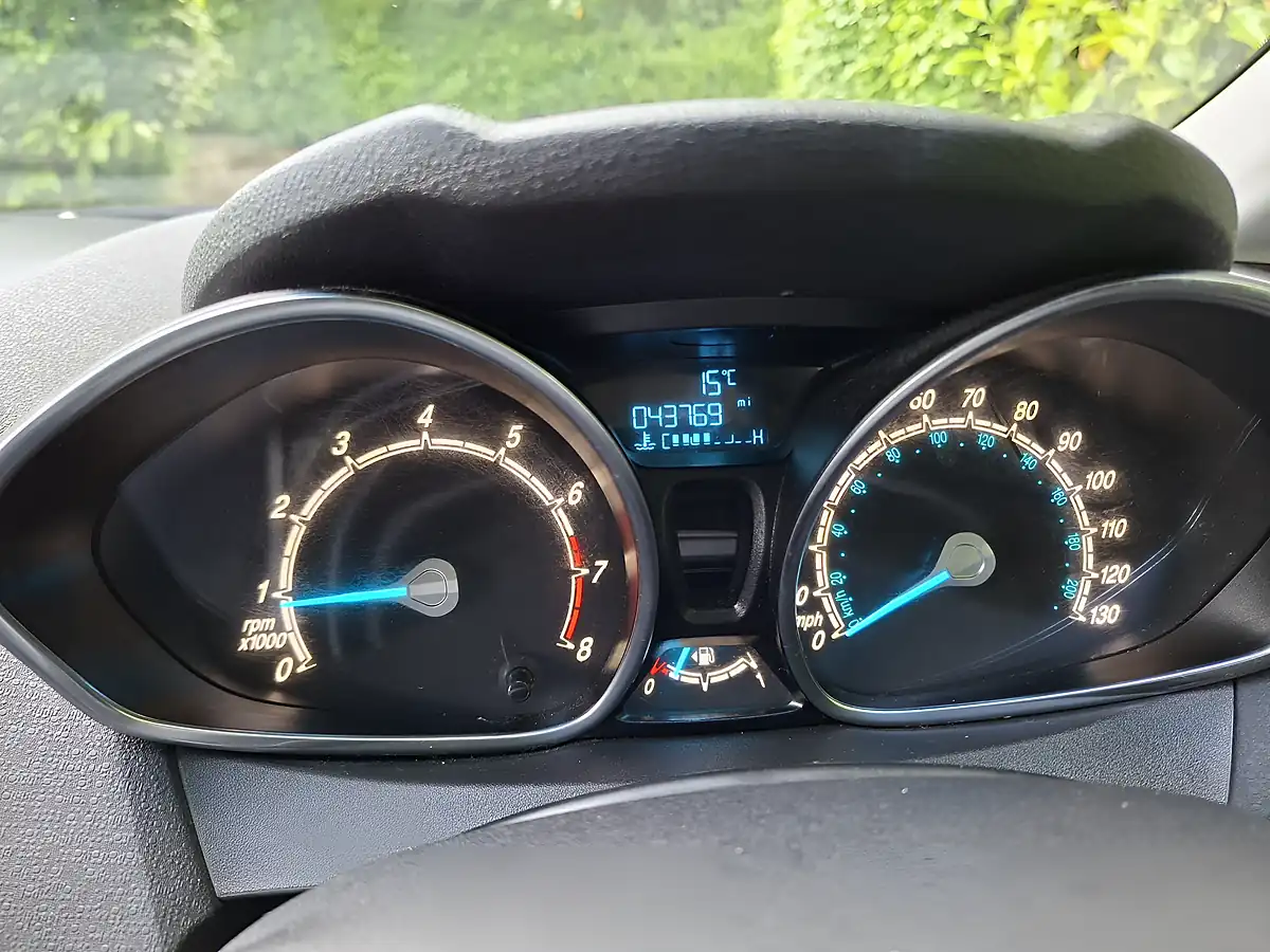 Used 2014 Ford Fiesta Zetec Silver - Interior and Exterior details 9