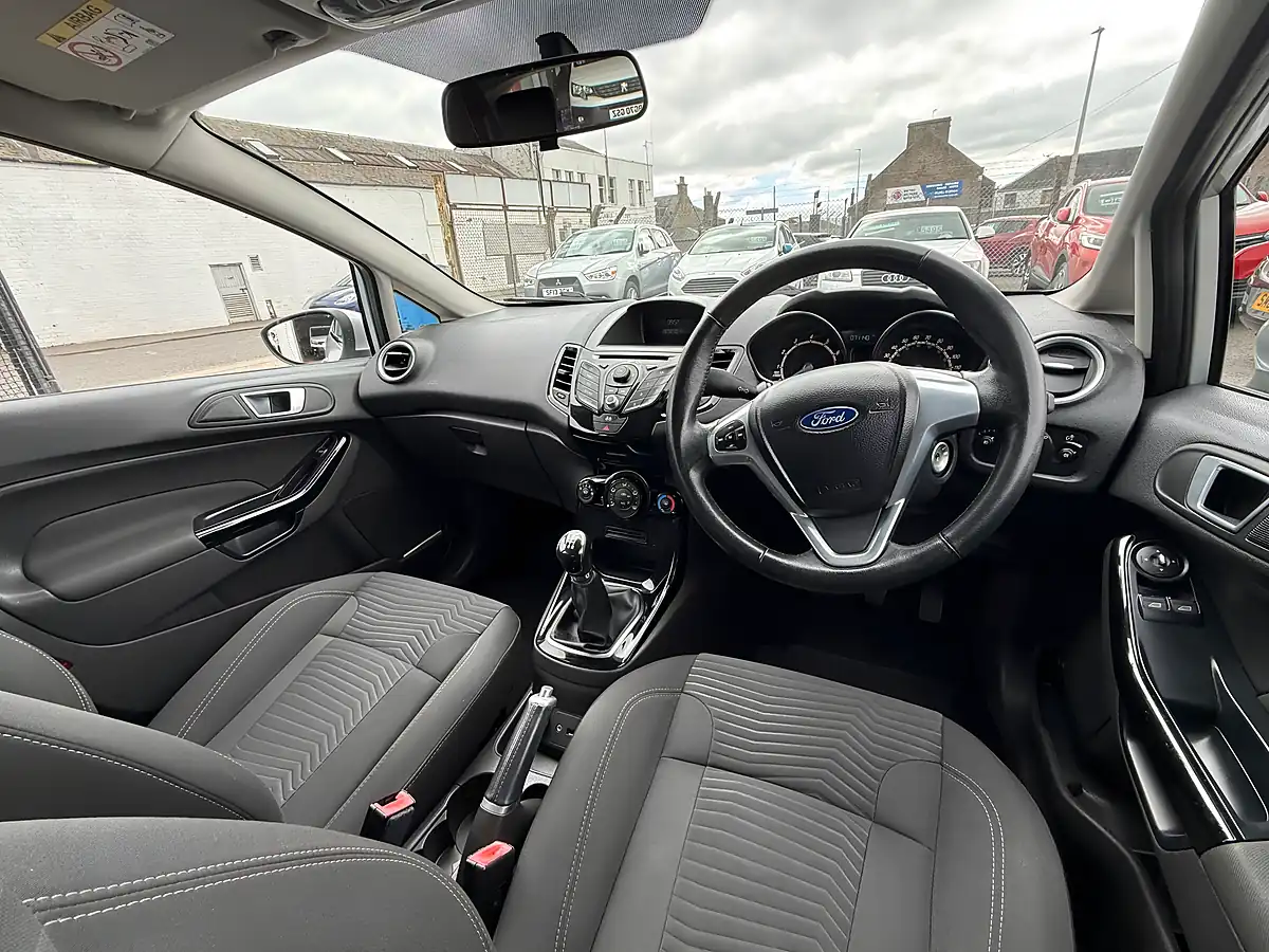 Used 2014 Ford Fiesta Zetec Silver - Interior and Exterior details 10