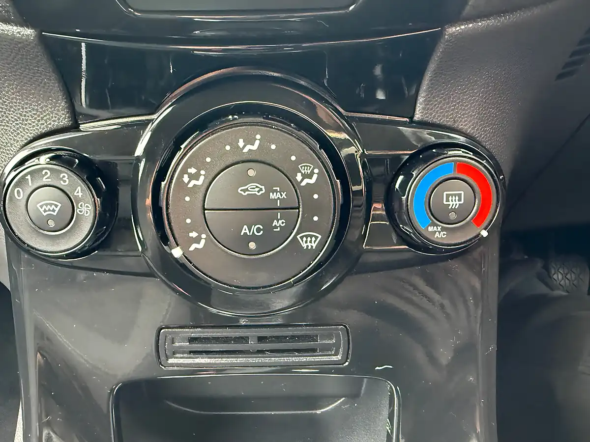 Used 2014 Ford Fiesta Zetec Silver - Interior and Exterior details 16