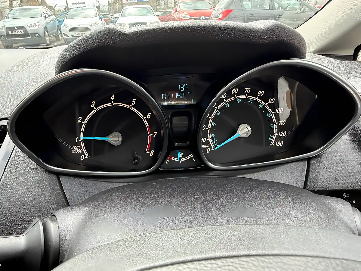 Used 2014 Ford Fiesta Zetec Silver - Interior and Exterior details 19