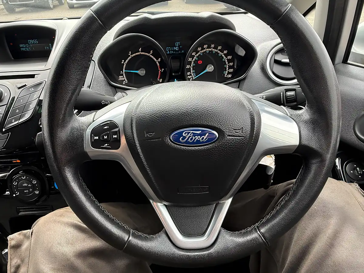 Used 2014 Ford Fiesta Zetec Silver - Interior and Exterior details 20