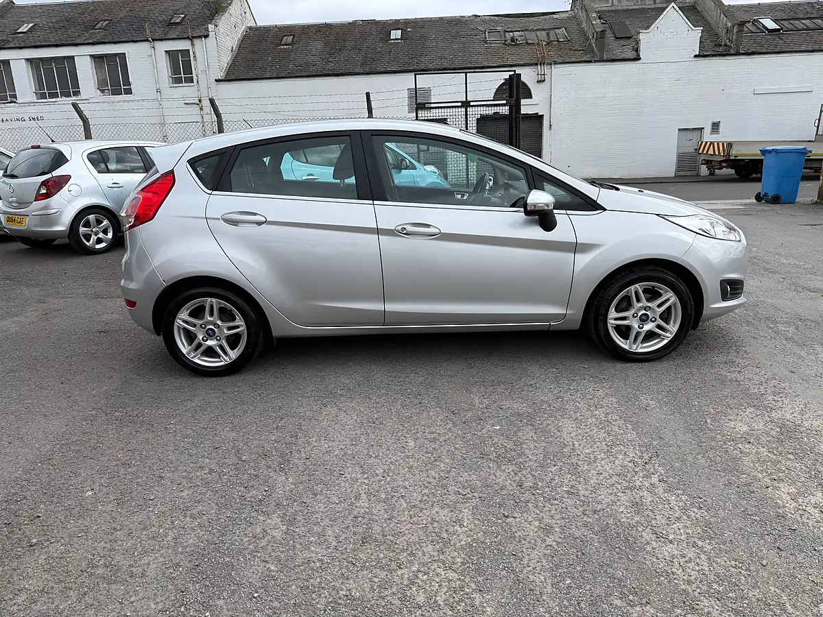 Used 2014 Ford Fiesta Zetec Silver - Interior and Exterior details 4