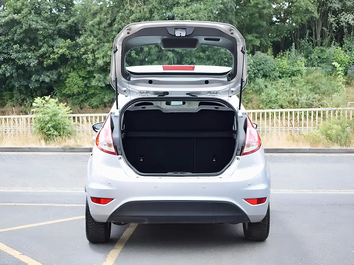 Used 2014 Ford Fiesta Zetec Silver - Interior and Exterior details 7