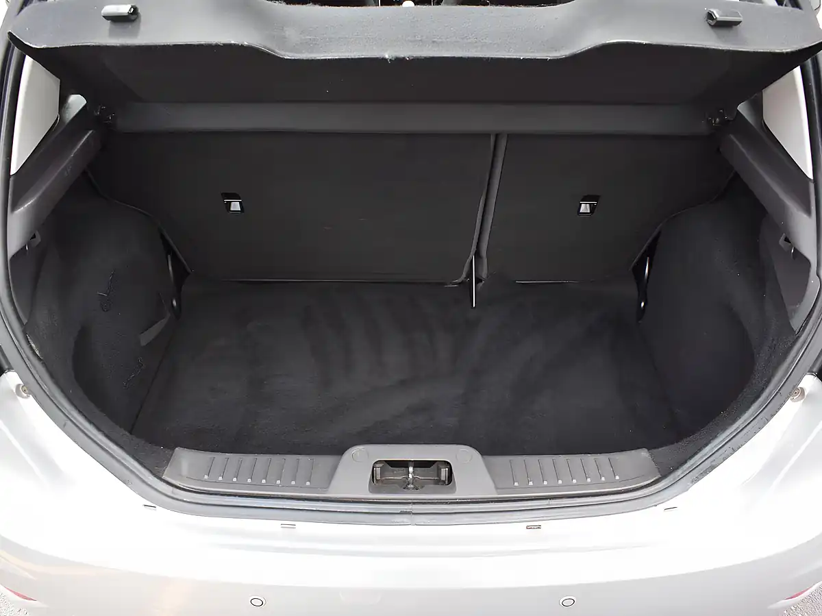 Used 2014 Ford Fiesta Zetec Silver - Interior and Exterior details 8