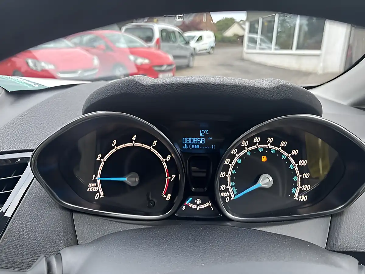 Used 2014 Ford Fiesta Zetec Silver - Interior and Exterior details 10