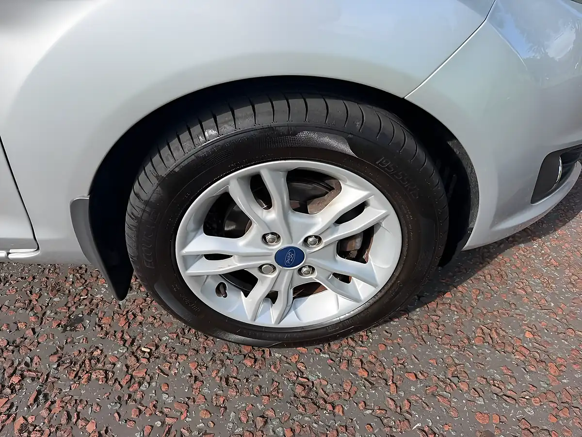 Used 2014 Ford Fiesta Zetec Silver - Interior and Exterior details 15