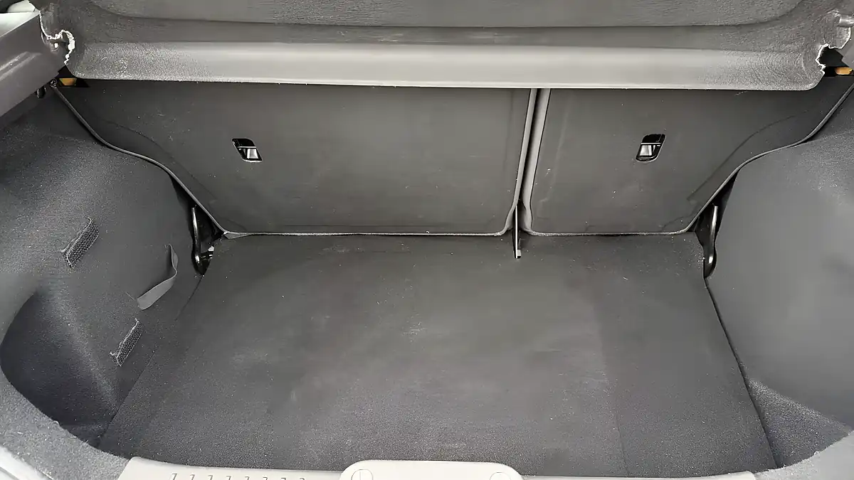 Used 2014 Ford Fiesta Zetec White - Interior and Exterior details 20