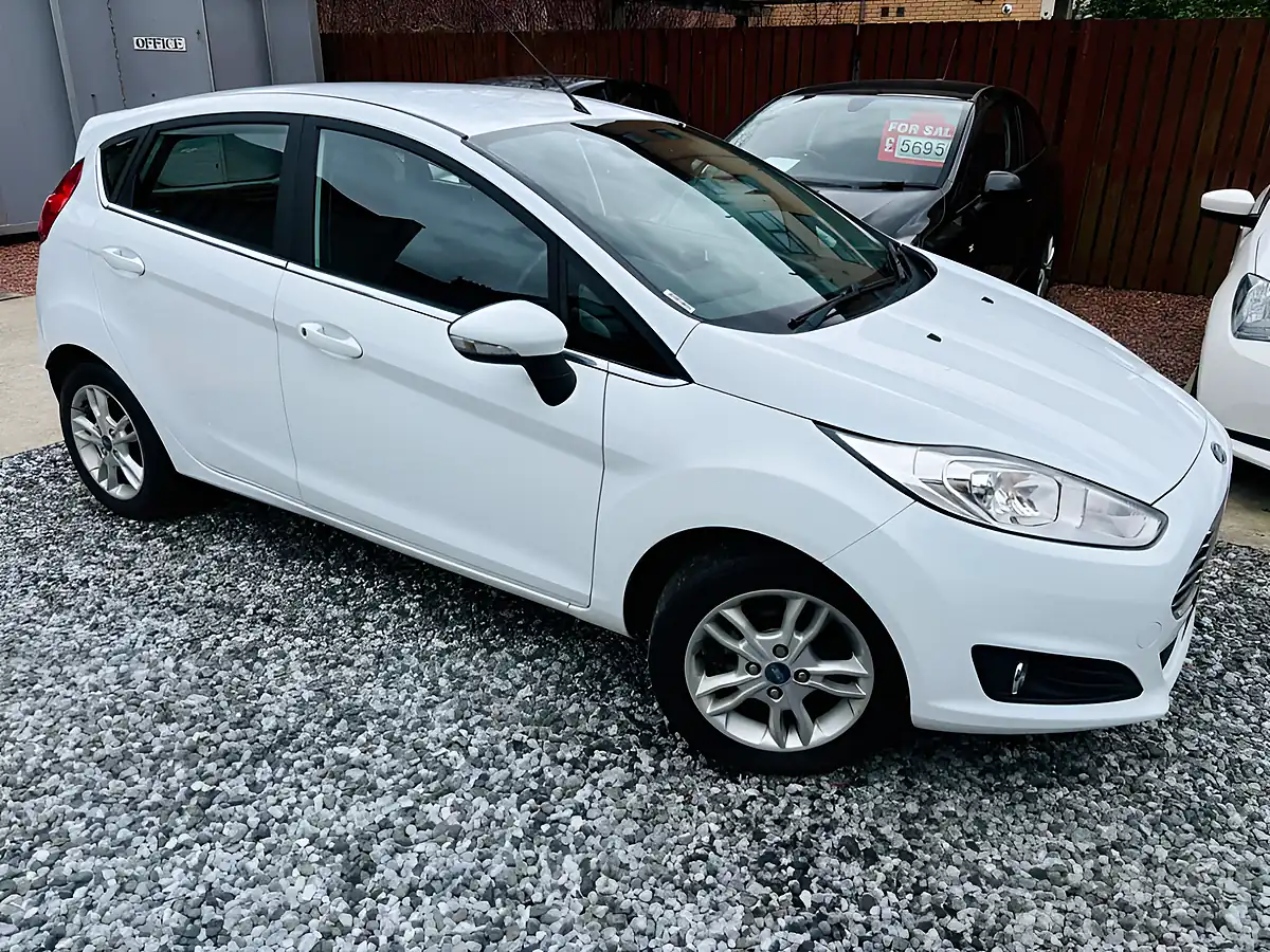 Used 2014 Ford Fiesta Zetec White - Front View