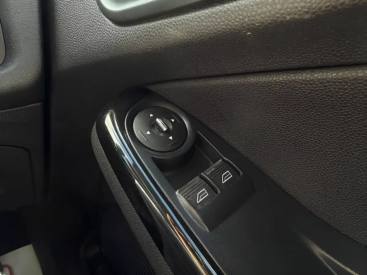 Used 2014 Ford Fiesta Zetec White - Interior and Exterior details 17