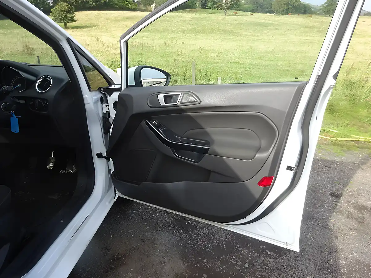 Used 2014 Ford Fiesta Zetec White - Interior and Exterior details 14