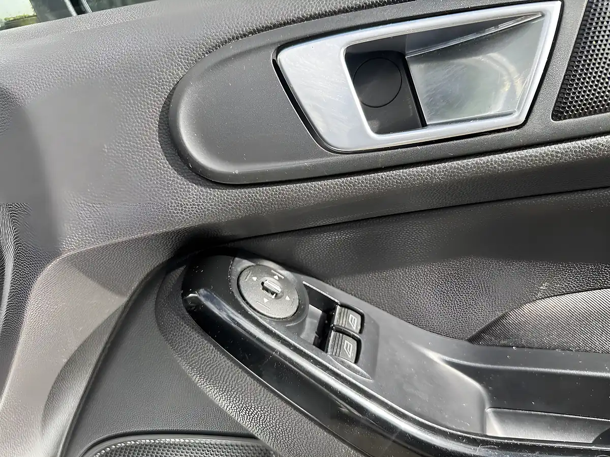 Used 2014 Ford Fiesta Zetec White - Interior and Exterior details 14