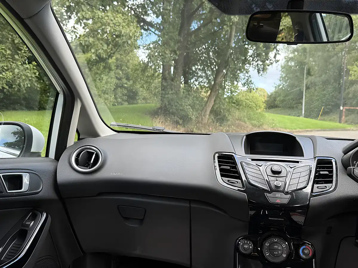 Used 2014 Ford Fiesta Zetec White - Interior and Exterior details 20