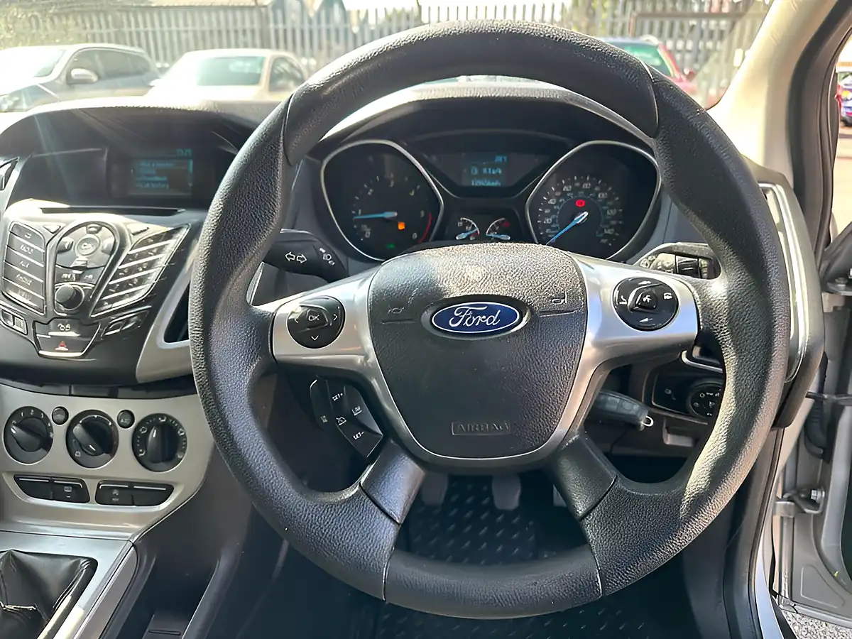 Used 2014 Ford Focus Econetic Edge Silver - Interior and Exterior details 6