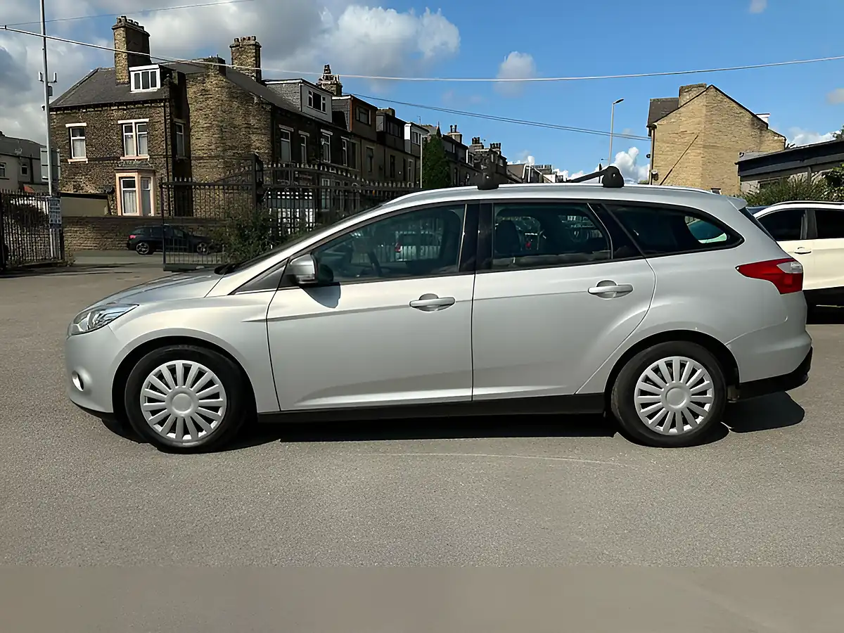 Used 2014 Ford Focus Econetic Edge Silver - Interior and Exterior details 8