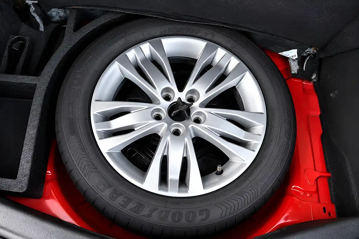 Used 2014 Ford Focus Edge Red - Interior and Exterior details 18