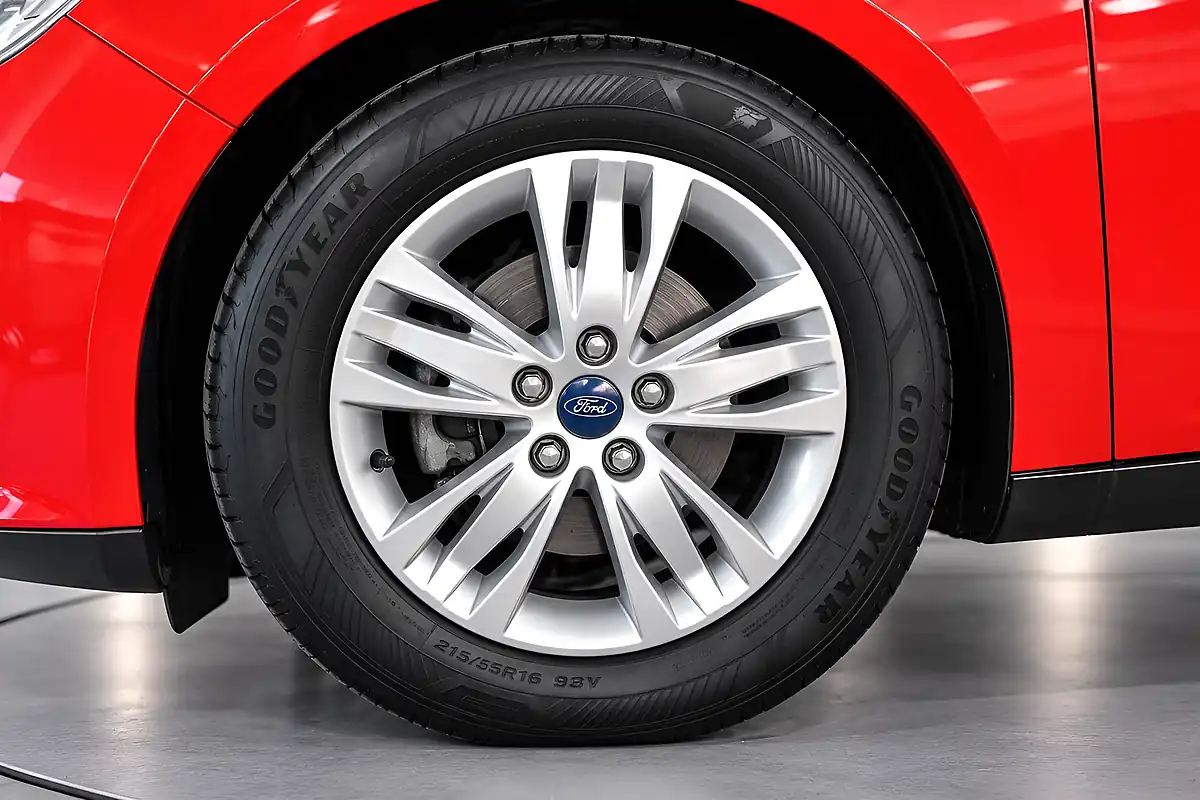 Used 2014 Ford Focus Edge Red - Interior and Exterior details 7
