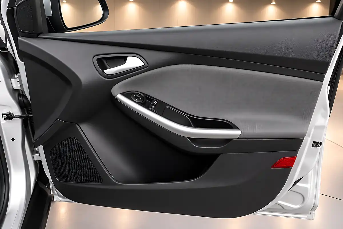 Used 2014 Ford Focus Edge Silver - Interior and Exterior details 18
