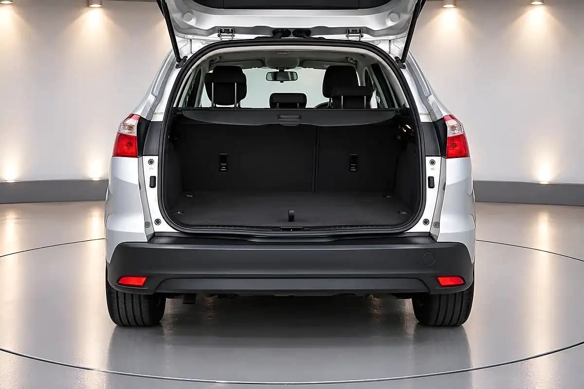 Used 2014 Ford Focus Edge Silver - Interior and Exterior details 12