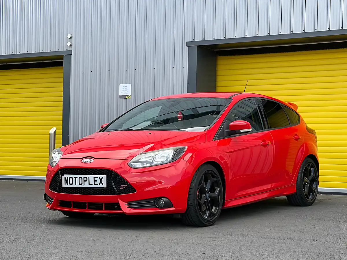 Used 2014 Ford Focus ST-2 Red - Interior and Exterior details 4