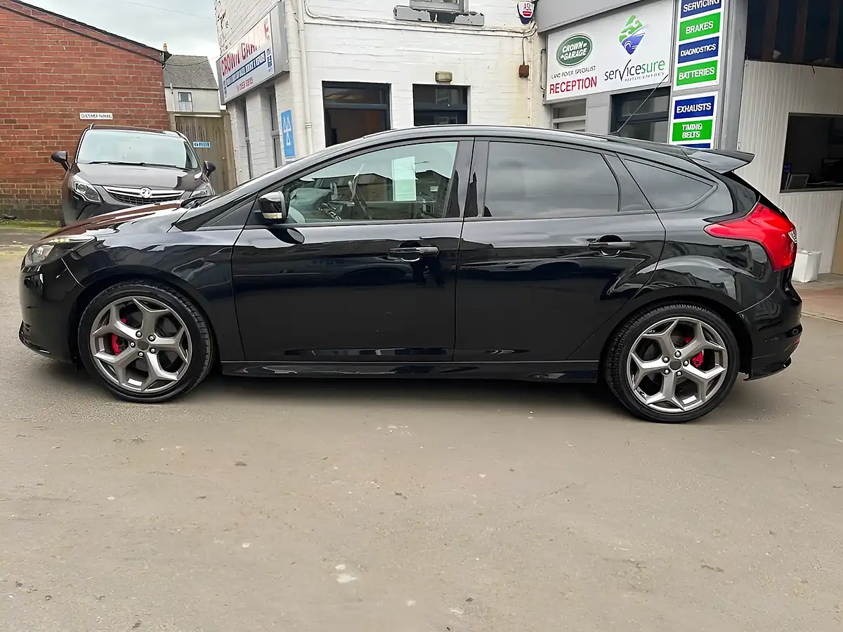 Used 2014 Ford Focus ST-3 Black - Interior and Exterior details 9