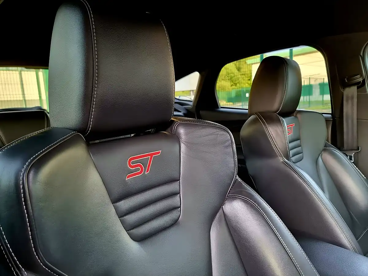 Used 2014 Ford Focus ST-3 Spirit Blue - Interior and Exterior details 14