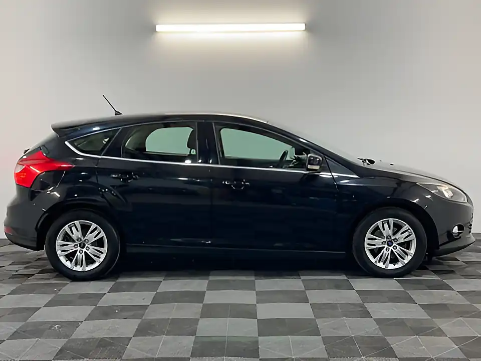 Used 2014 Ford Focus Titanium Navigator Black - Interior and Exterior details 2