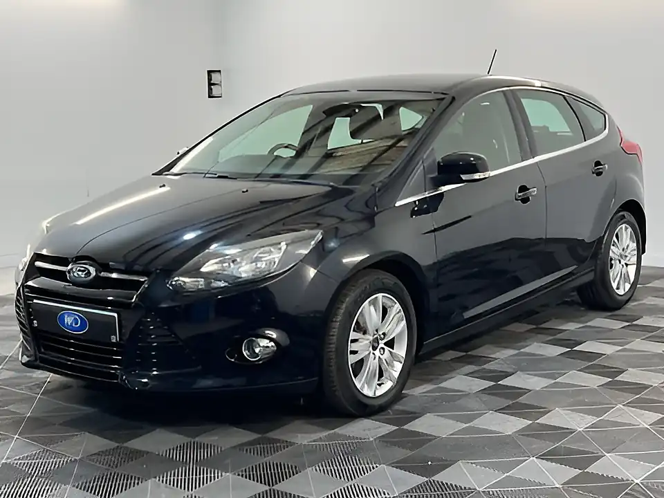 Used 2014 Ford Focus Titanium Navigator Black - Interior and Exterior details 9