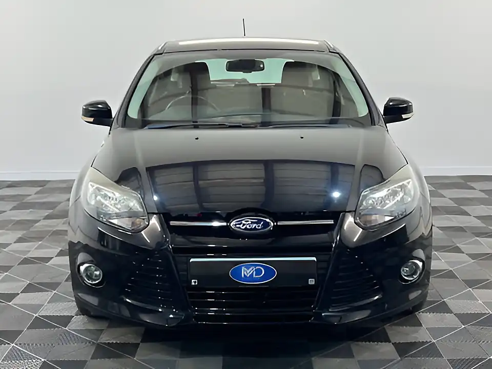 Used 2014 Ford Focus Titanium Navigator Black - Interior and Exterior details 10