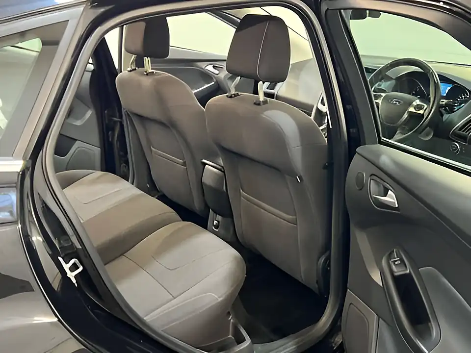 Used 2014 Ford Focus Titanium Navigator Black - Interior and Exterior details 15