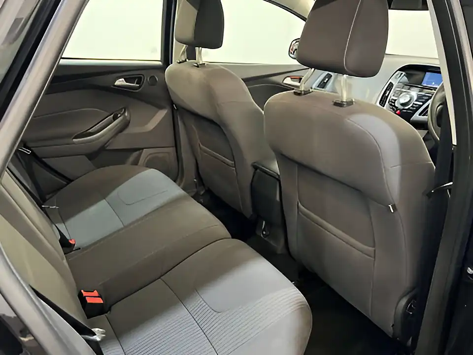 Used 2014 Ford Focus Titanium Navigator Black - Interior and Exterior details 16